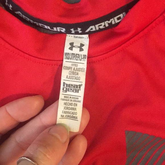Boys under armor shirt - Picture 3 of 3